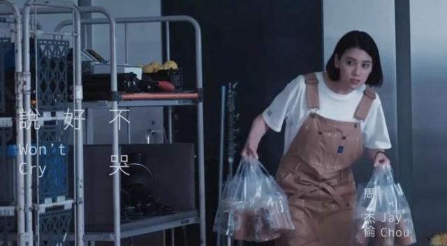 今晚，周董太闪耀！一首《简单爱》响起，情侣原地接吻！杭州人的情怀太值钱