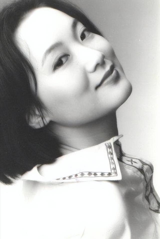 曾红极一时的女星周艳泓，与李厚霖的感情纠葛依旧让人津津乐道