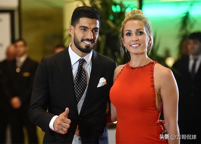 苏亚雷斯女儿真漂亮！世界杯失利后度假，海边合影太温馨