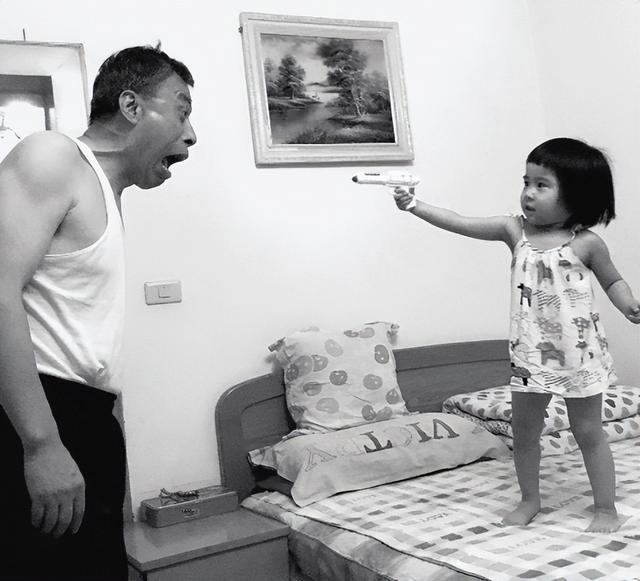 铁兜和胡老师：靠“谎报”价格吸粉500万，真实身份曝光不简单？