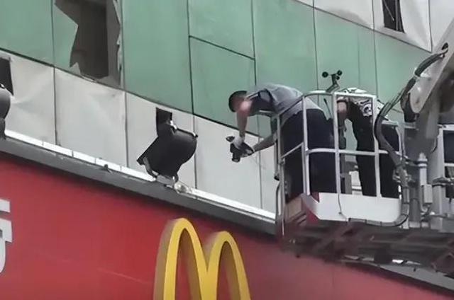 2015年郑州二七广场墙缝女尸案，清纯画家成为情妇，案件至今未破