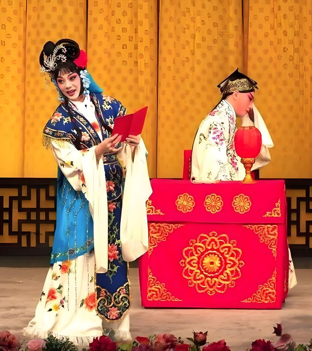 京剧名家熊明霞:3副护腿让妈妈泪目,她的姐弟婚姻幸福吗?