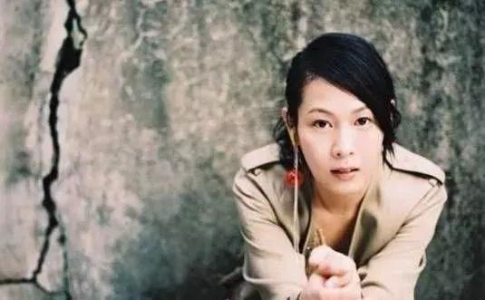 一首《为爱痴狂》好听至极,送给曾经为爱痴狂过的你!