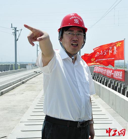 杜春：跋涉在强根固魂之旅