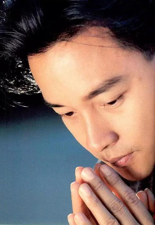 80年代风靡香港，他才华横溢，曾是乐坛扛把子，35岁意外陨落