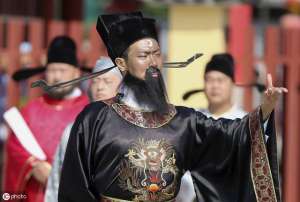 包青天的图片(包青天留存的尸骨，多亏了这位老先生，只剩下35块)