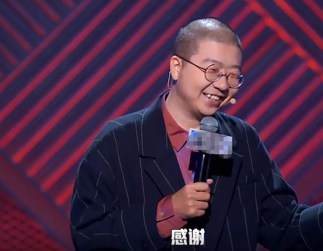 《脱口秀大会》第三季开启，李诞尬聊卡姆：麻醉自己也有合法途径