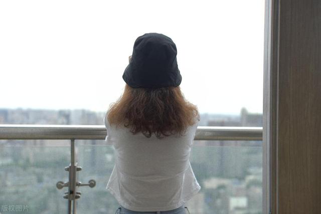 她36岁，婆婆要她拿20万给交养老费，丈夫问她选卖房还是卖车 上