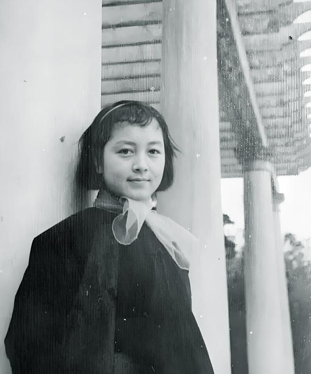 难得一见的老照片，15位大明星的学生时代，恰同学少年，风华正茂