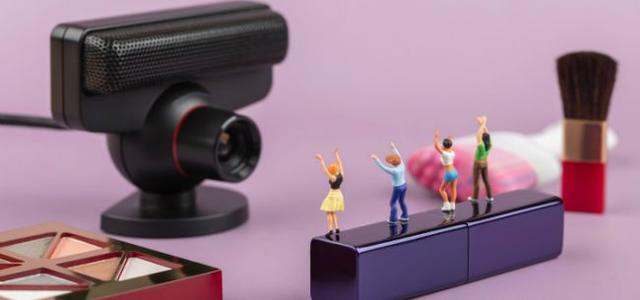 薇娅何以戴王冠