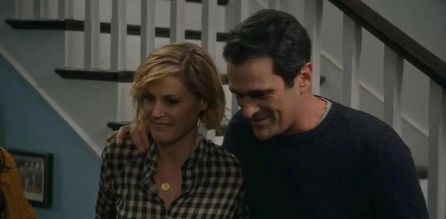 每个人都不完美，却拼凑出了记忆里最完美的《摩登家庭》