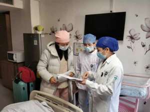 小彩虹(河滨之城解封后出生的第一个宝宝“小彩虹”，今天出院啦)