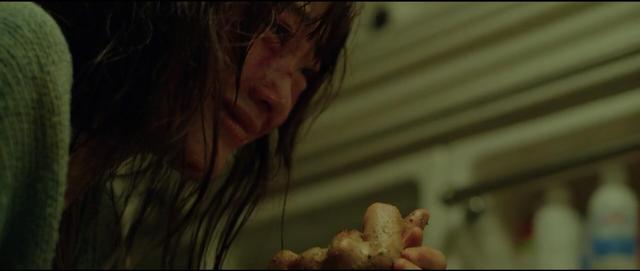 人质被绑匪百般虐待，就连喝水都被反绑双手！韩国最新犯罪电影