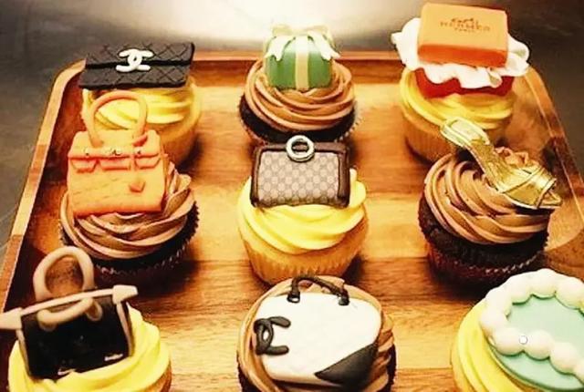 《警花蜕变：从最美警花到权力掮客的沉沦之路》