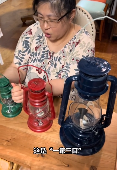 铁兜和胡老师：靠“谎报”价格吸粉500万，真实身份曝光不简单？