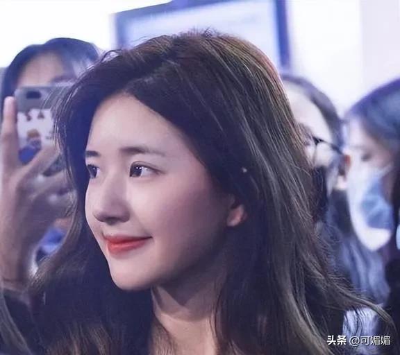 编剧祝明怒怼赵露思后发文回应：娱乐圈的争议风暴