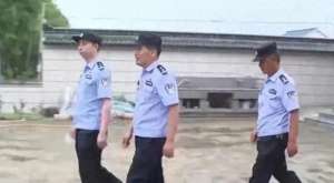 65年(泪目55年、66年、65年，这些拥抱不简单)