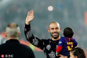 讲不出告别(讲不出再见马斯切拉诺告别诺坎普 全场球迷致敬)