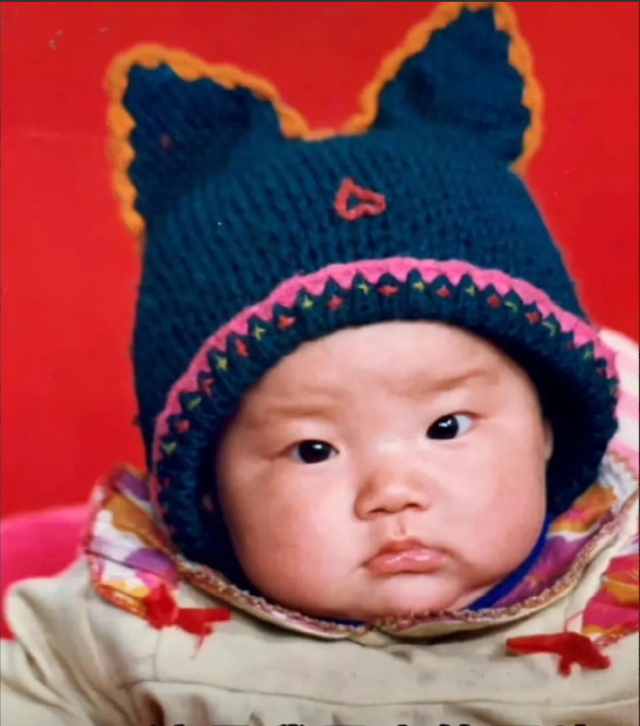 她出生4个月被遗弃，养父为她终身未娶，如今她身家过亿报答养父