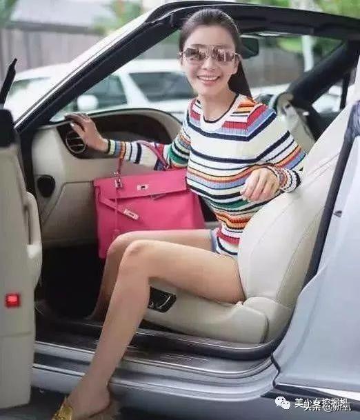 新加坡最有手段名媛，拥有全球最多爱马仕，如今44岁还在做网红