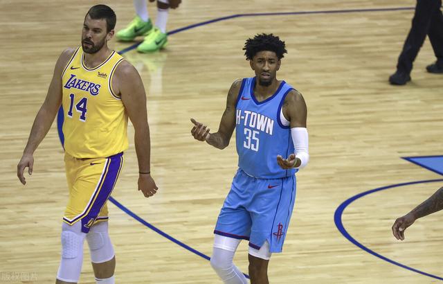 替补席陷入疯狂！三旬老汉骚出天际，湖人再次打花对手