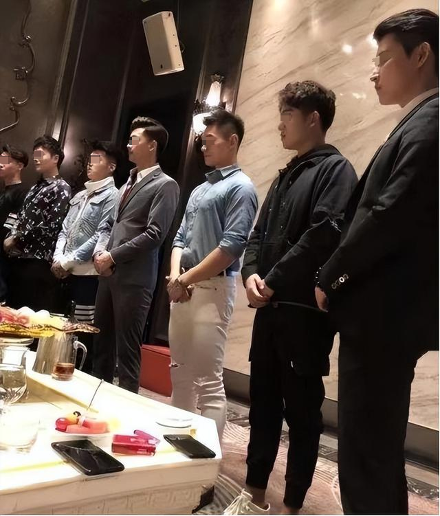 奢靡荒唐的白马会所:性交易泛滥,让无数富婆挥金如土