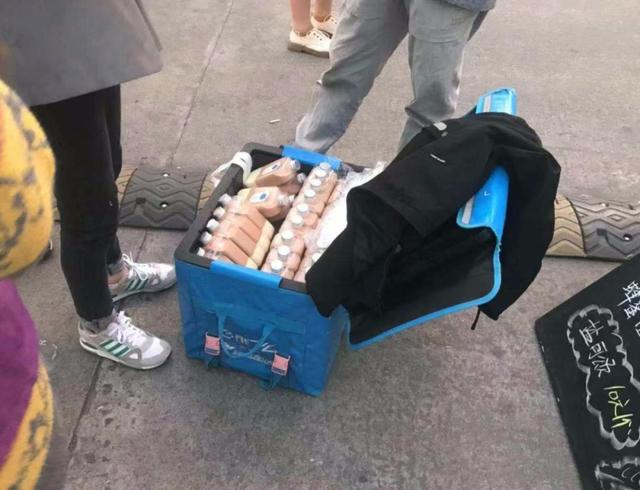 今晚，周董太闪耀！一首《简单爱》响起，情侣原地接吻！杭州人的情怀太值钱