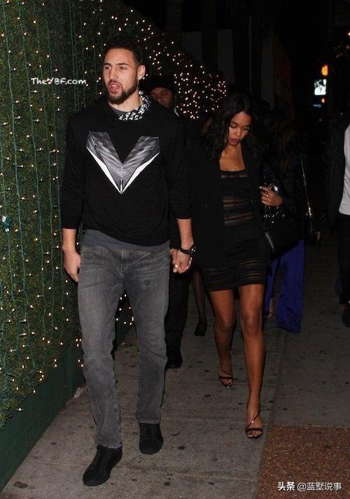 美国黑人女明星劳拉·海瑞尔,曾与NBA球星汤神汤普森牵过手