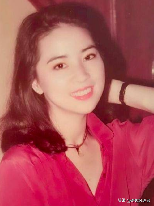 成龙与众多女星的情感秘事，有人为他放弃事业，有人对他不屑一顾