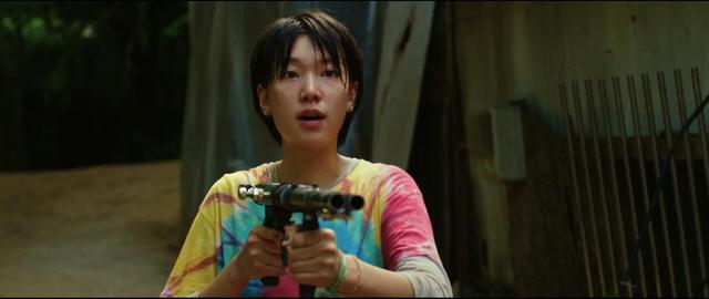 人质被绑匪百般虐待，就连喝水都被反绑双手！韩国最新犯罪电影