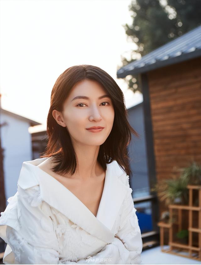 “南艺校花”刘露的堕落史：曾叫嚣警察被拘留，人狂必定有天收