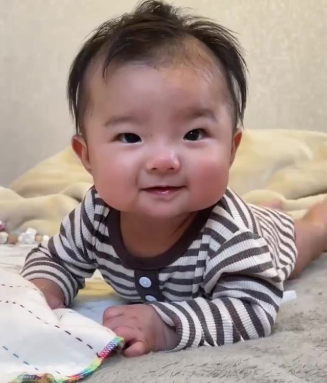 恭喜！23岁原岛大地宣布当爸，23岁妻子诞下儿子，父子长相相似