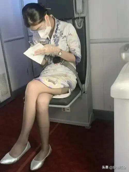 空姐上班告别高跟鞋，高跟鞋被打工人抛弃了？