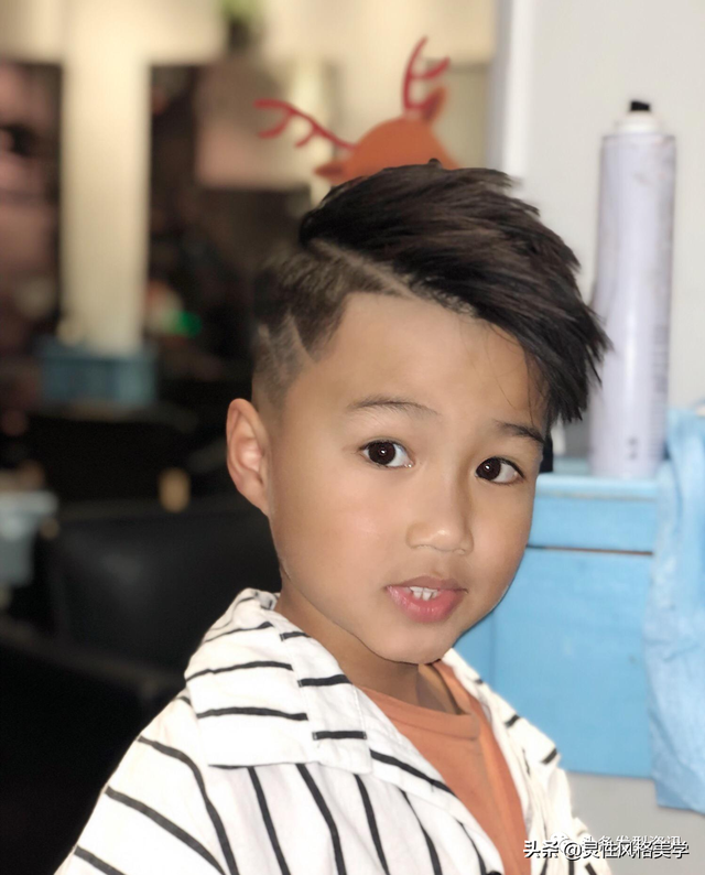 六一快到了，精选小男孩发型20多款送给你，越看越帅气