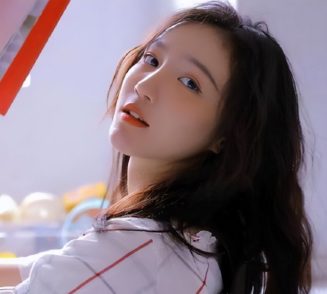 “南艺校花”刘露的堕落史：曾叫嚣警察被拘留，人狂必定有天收