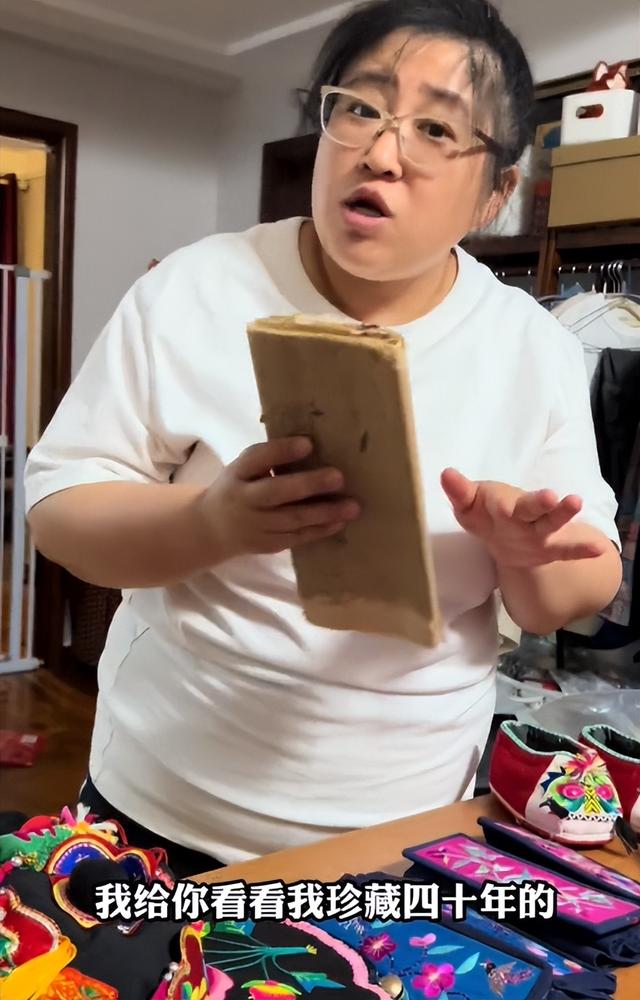 铁兜和胡老师：靠“谎报”价格吸粉500万，真实身份曝光不简单？