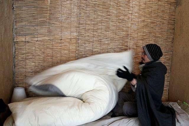 农村一小伙逆袭成富豪，上亿身家却抛妻弃子，跑到终南山剃度为僧