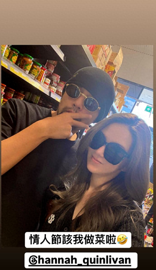 周杰伦晒与昆凌合照，回应新专辑：暂定八月九月！