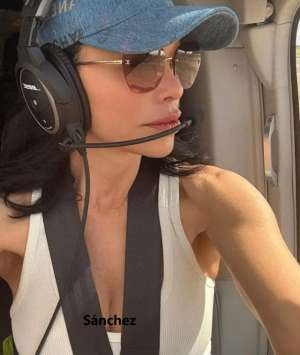 贝索斯(贝索斯55岁未婚妻开飞机，称新年伊始有动荡，被猜没能结婚心情差)