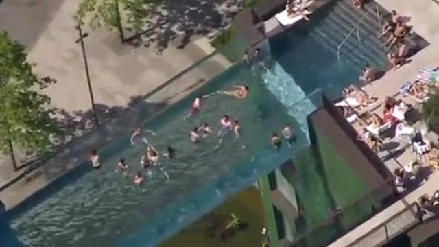 英国“空中透明泳池”因加热费过高或关闭 居民抱怨“基本是在加热天空”