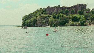 再看《请以你的名字呼唤我》，只想简单地称它为爱情片