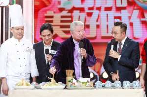 他天天(最会吃的男人齐聚《天天》“食神”蔡澜点评火锅“没文化”)