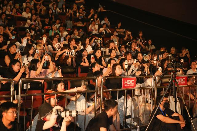 一张明星路演电影票被炒到2200，别把定价权交给黄牛｜业内说