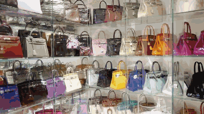 新加坡最有手段名媛，拥有全球最多爱马仕，如今44岁还在做网红