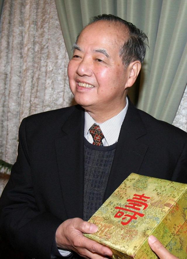 李政道骨灰归葬苏州上热搜！妻子1996年因癌离世，他单身了28年