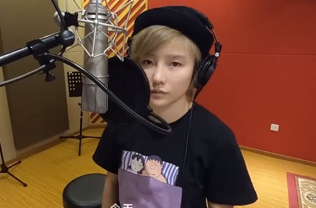 36岁“超女”许飞被质疑整容，本人近照变化大，下巴尖了鼻梁挺了