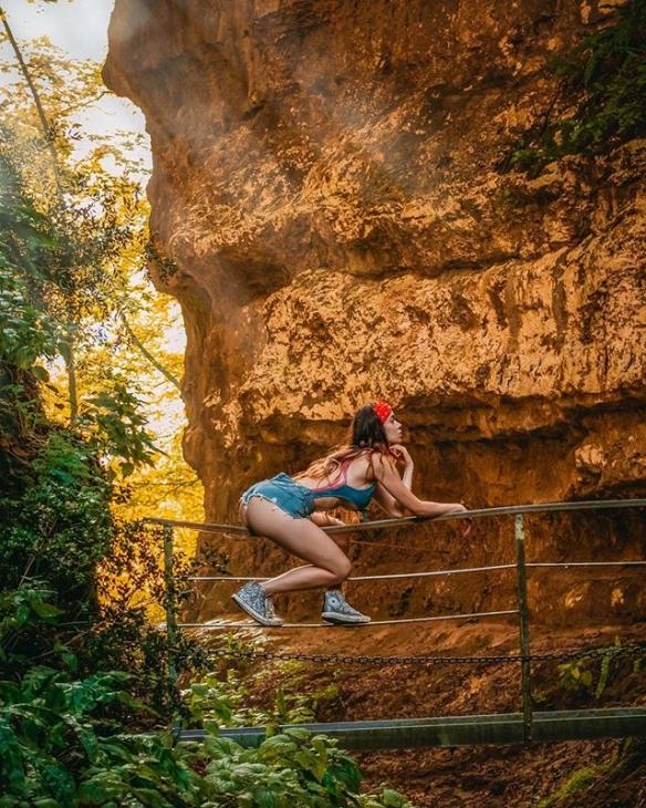 蜜瓜美臀+“胸”猛欧派!意大利辣妹Eleonora性感私照