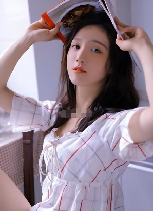 “南艺校花”刘露的堕落史：曾叫嚣警察被拘留，人狂必定有天收