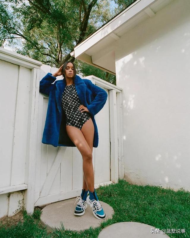 美国黑人女明星劳拉·海瑞尔,曾与NBA球星汤神汤普森牵过手