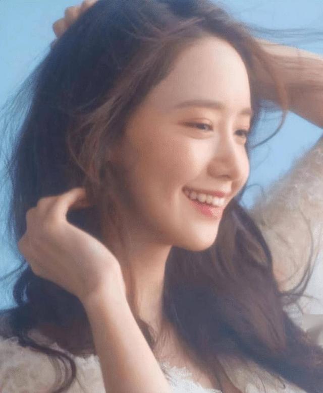 林允儿：从国民初恋到全能女神，她的蜕变之路令人惊叹！